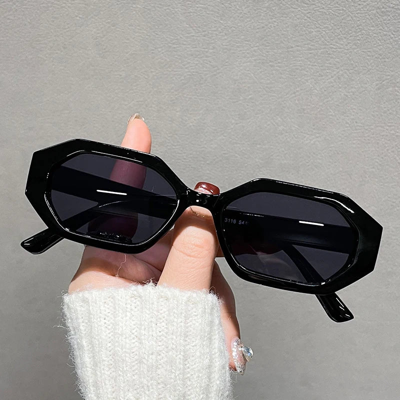Lunette SOY AMOR collection LOLA, modèle OPIUM, de couelur noir modèle