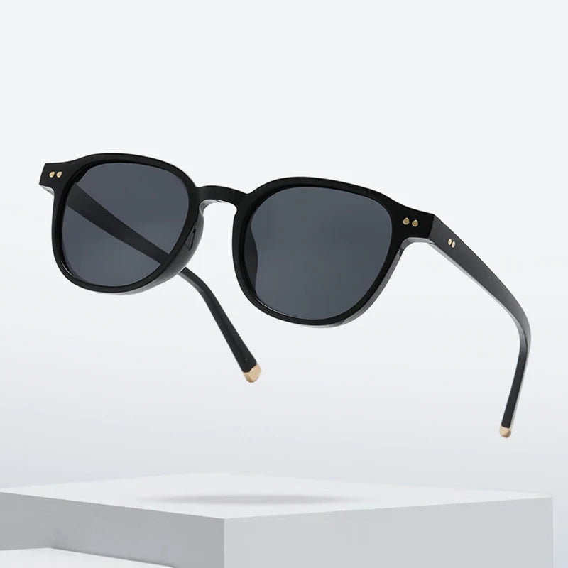 Lunette Soy Amor collection ORION, modèle SPECTRE. Monture noir et lentilles teinté verre noir