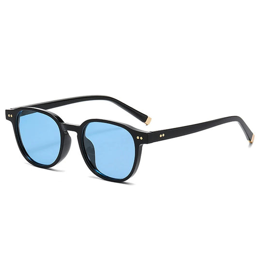 Modèle AZUR de notre collection de lunette de soleil ORION - monture noir en polycarbonate et verre teinté bleu