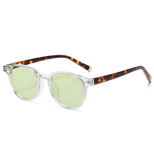 Lunette Soy Amor collection ORION, modèle Jade. Monture écaillé, monture autour du verre transparent, lentilles teinté verre JADE