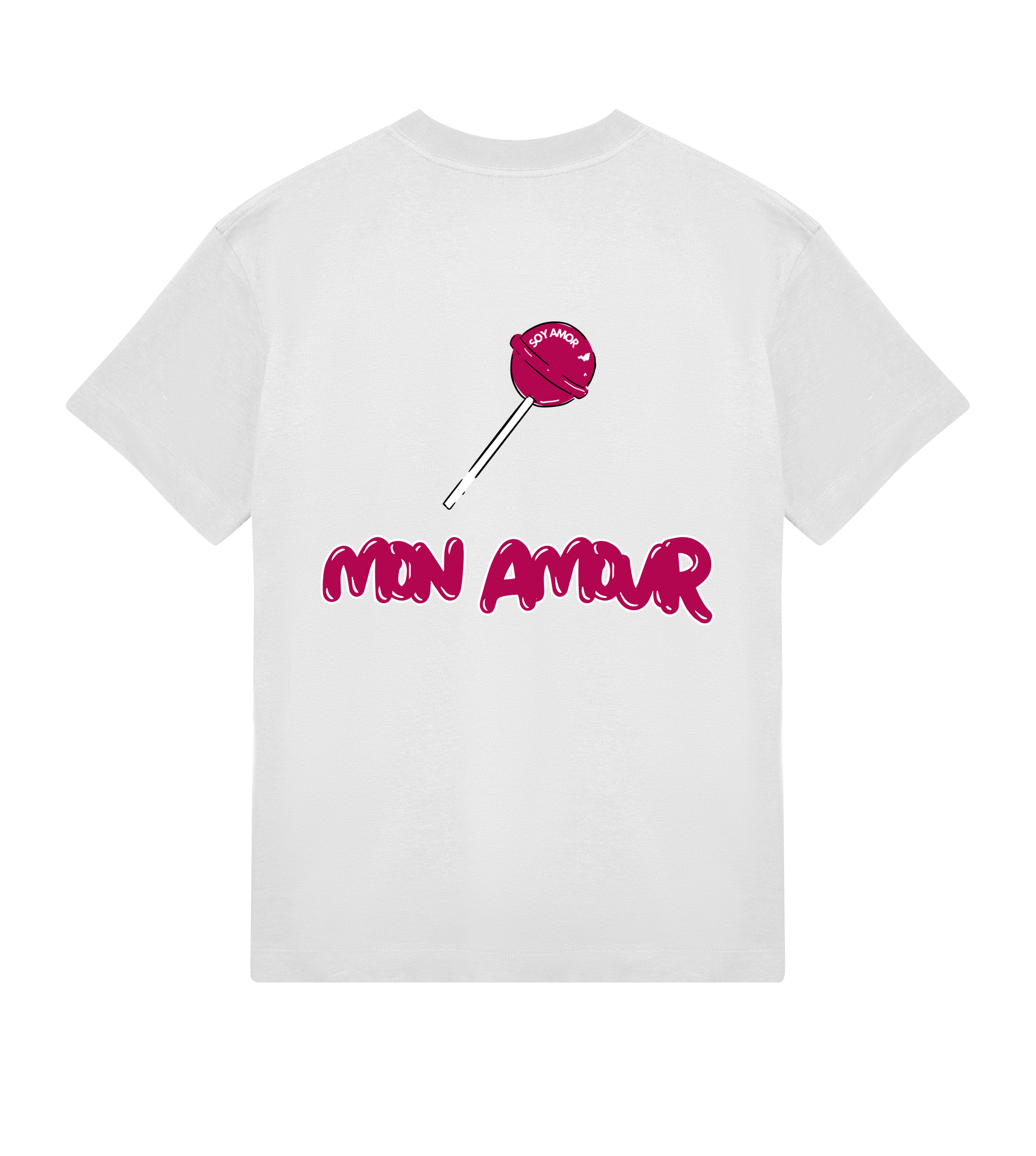 T-shirt blanc Soy Amor vu de dos, présentant une grande sucette rouge cerise au centre et le texte “MON AMOUR” en lettres rouges pop sous le visuel.