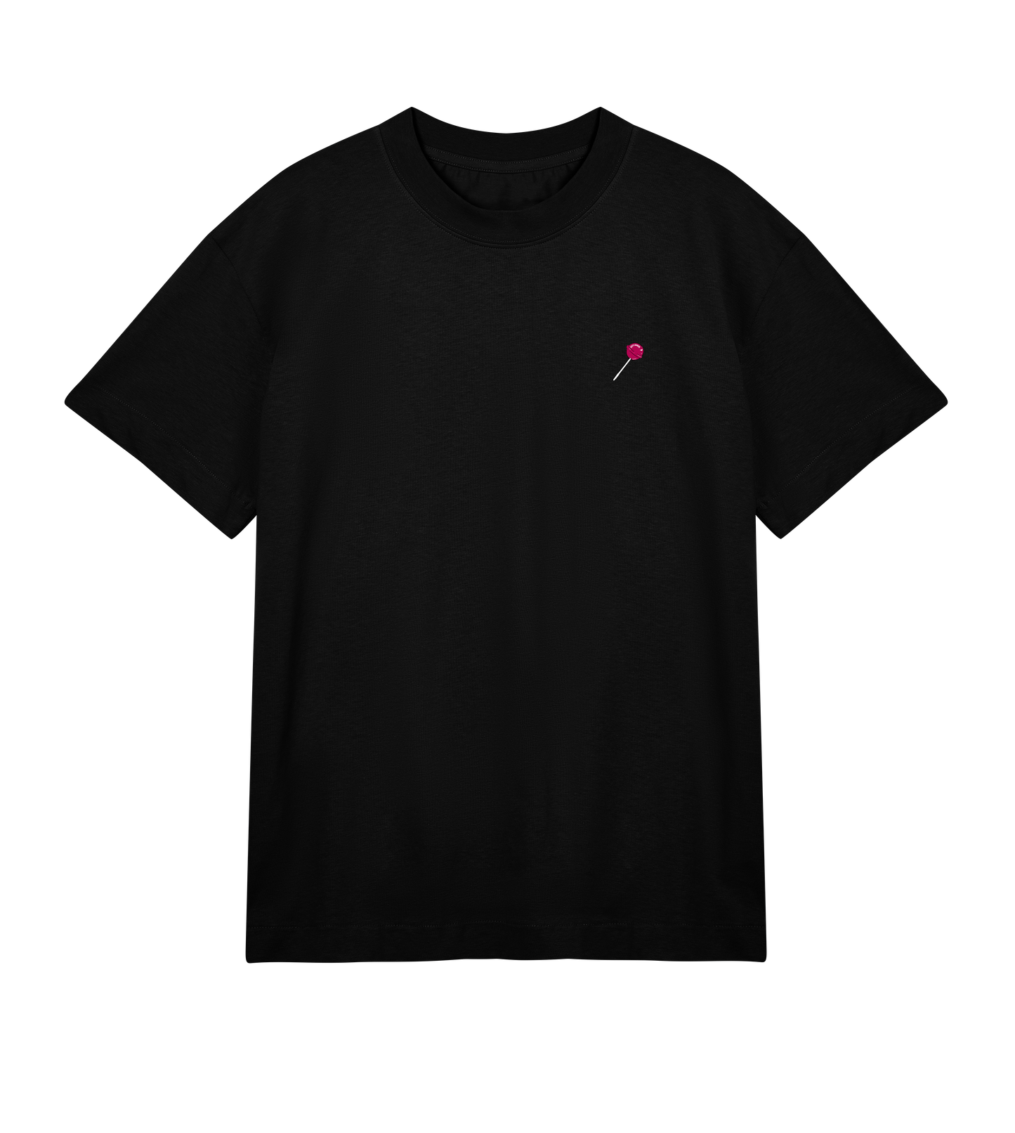 T-shirt noir Soy Amor vu de face, coupe oversized, avec une petite sucette rouge cerise imprimée côté cœur.